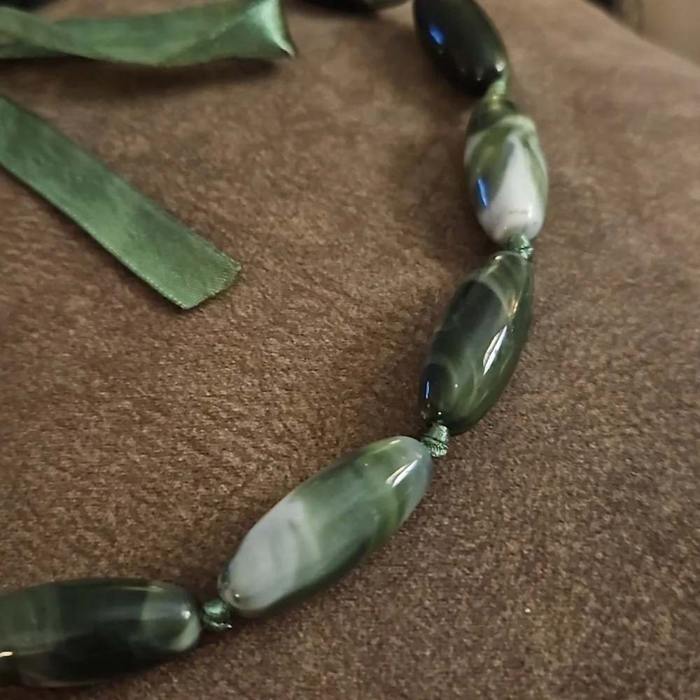 HANDMADE Moss Acrylic Marble Bead Ribbon Knotted Bow Necklace - Picture 4 of 6